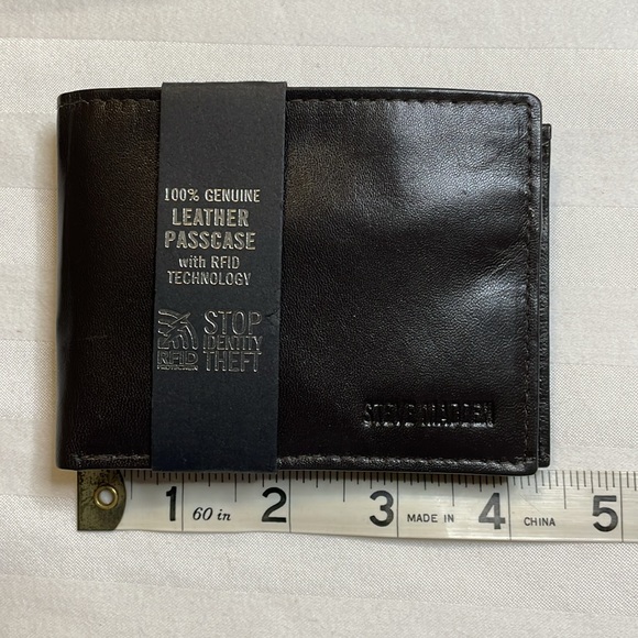 Steve Madden Black Leather Passcase RFID Technology-Wallet - Picture 6 of 8